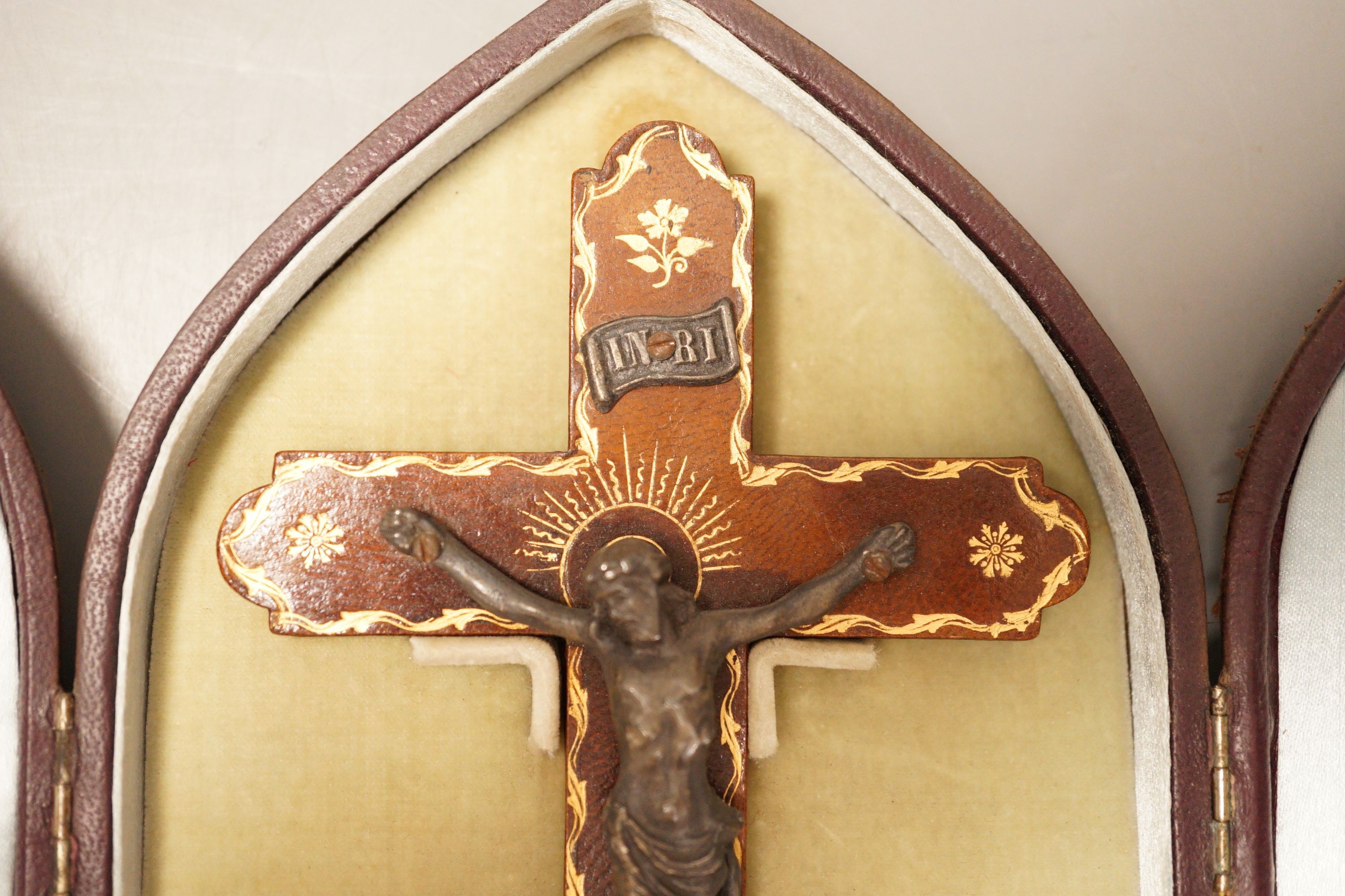 A Morocco leather in fitted case. Cross measurement 16.5cm